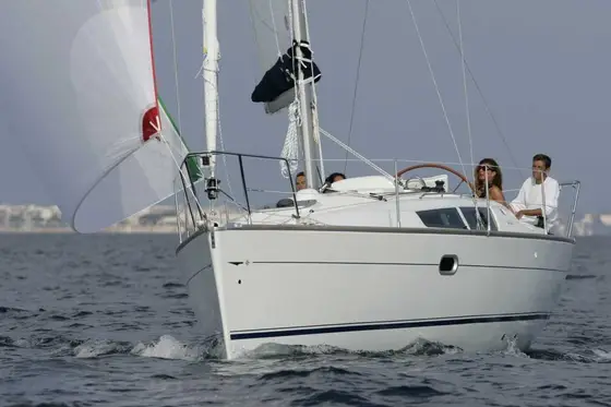 A Jeanneau Sun Odyssey 32 sailing upwind